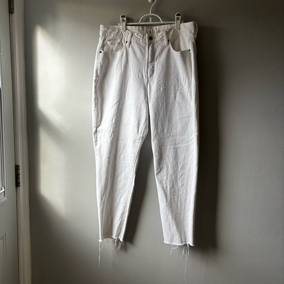 Old Navy Denim - OG straight - BNWOT - ankle length raw hem white jeans
